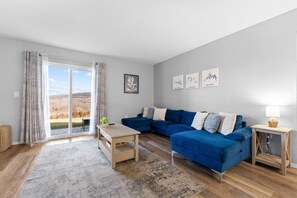 TV - Casa Bonita Azul | 3 bedroom | 2 bath | Sleeps 8 (Branson)