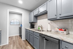 Fridge, microwave, oven, stovetop - Casa Bonita Azul | 3 bedroom | 2 bath | Sleeps 8 (Branson)
