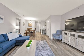 TV - Casa Bonita Azul | 3 bedroom | 2 bath | Sleeps 8 (Branson)