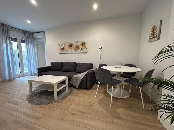 Interior - One Bedroom Apartment (Salamanca)