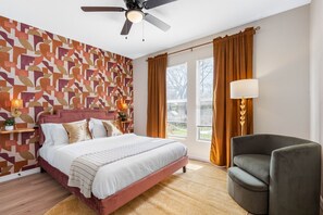 4 bedrooms, desk, iron/ironing board, free WiFi