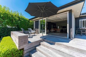 Terrace/patio - Kohekohe Cottage - Lake Taupo (Taupō)