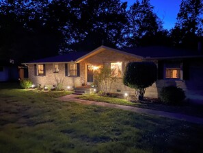 Exterior - 1960s Ranch Nashville 3BR - Cozy Vibes & Dog Yard (Nashville)