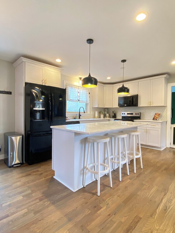 Fridge, microwave, oven, stovetop - 1960s Ranch Nashville 3BR - Cozy Vibes & Dog Yard (Nashville)