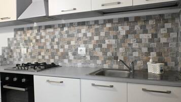 Een koelkast, een oven, een vaatwasser