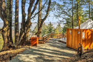Yurt Above it All - Glamp on-site | Wifi gratis