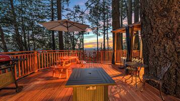 Yurt On Top - Swim, Hike, Glamp | 1 bedroom, free WiFi
