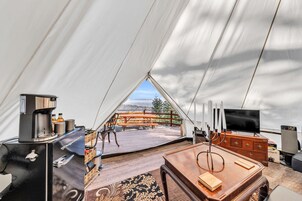 Yurt Above it All - Glamp on-site | Wifi gratis