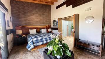 Free minibar items, individually furnished, free WiFi, bed sheets