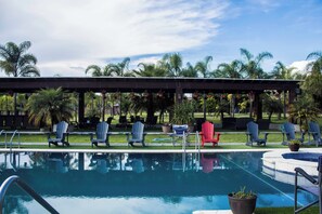 Hồ bơi ngoài trời 