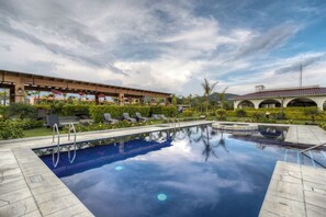 Piscina a l'aire lliure