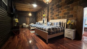 Family Double Room | Free minibar items, individually furnished, free WiFi, bed sheets