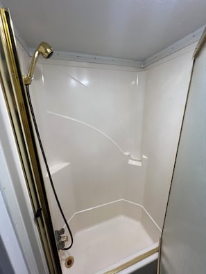 Hair dryer, towels, soap, toilet paper - Shaanti Living • Cozy Private Camper 2 (Melrose)