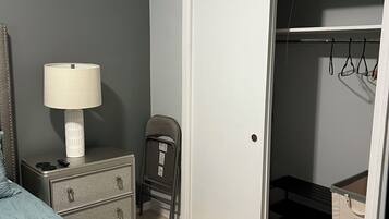 1 chambre, bureau, fer et planche à repasser, Wi-Fi gratuit