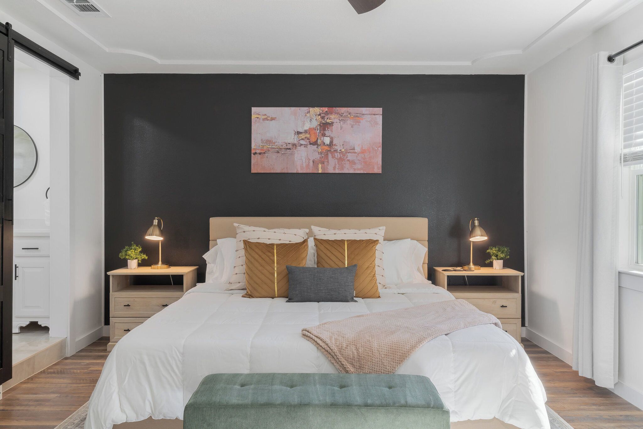 4 bedrooms, in-room safe, desk, iron/ironing board