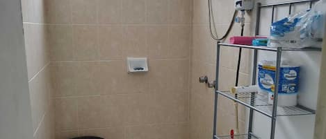 Toallas, jabón, papel de baño