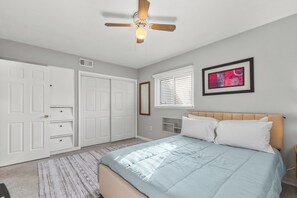 2 habitaciones, escritorio, tabla de planchar con plancha y wifi gratis