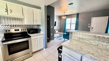 Een magnetron, een oven, een kookplaat