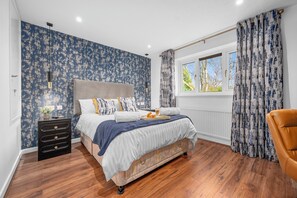 2 Schlafzimmer, Zimmersafe, Schreibtisch, Bügeleisen/Bügelbrett