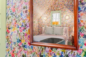 2 bedrooms, iron/ironing board, WiFi, bed sheets - Midnight Moon Retreat (Beaufort)