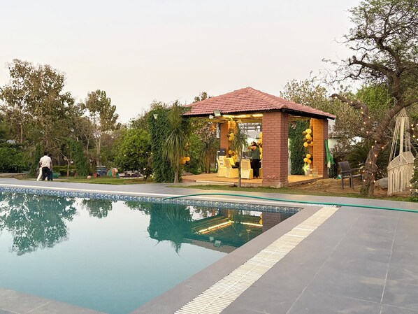 Indoor/outdoor pool - Niladri farms (Sohna)