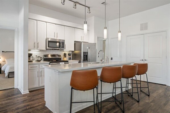 Fridge, microwave, oven, stovetop