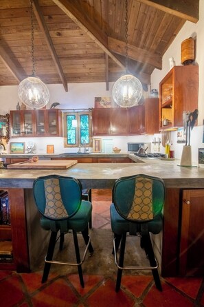 Microwave, oven, stovetop, dishwasher - Charming country creative house with AC & WiFi in lovely Vieques at Playa Negra (Vieques)