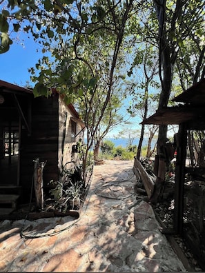 Property grounds - Rustic cabin with ocean view (San Pedro pochutla)