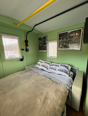 1 bedroom, desk, free WiFi, bed sheets