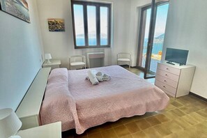 2 slaapkamers, een strijkplank/strijkijzer, wifi, beddengoed