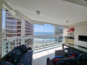 Smart TV - Wonderful Apartment In Oceano Biulding with balcony with BBQ and a big pool (Vila Alzira Guarujá)