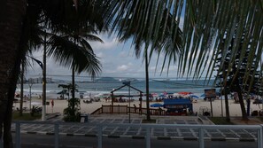 Plage, chaises longues