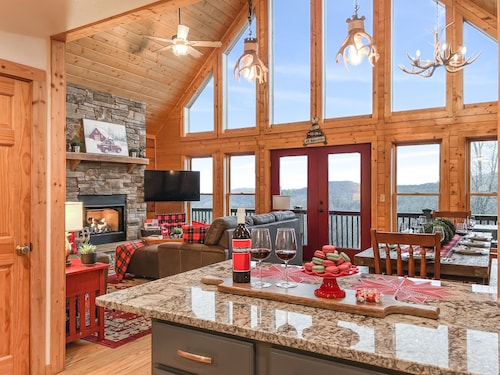 4300' Views | Hot Tub | Game Room | Near Hatley Pointe MTB & Asheville
