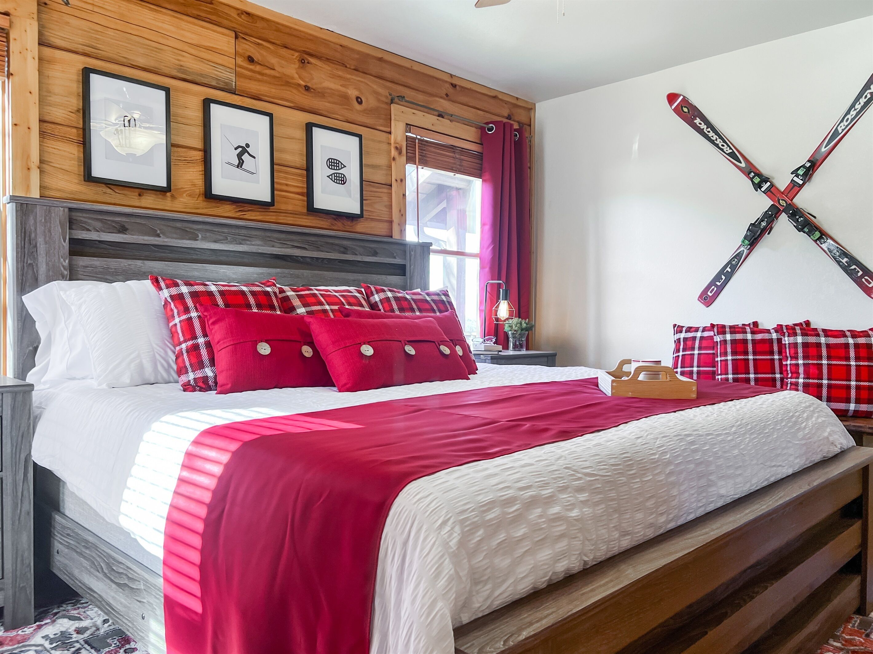 4 bedrooms, desk, iron/ironing board, free WiFi