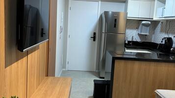 Fridge, microwave, stovetop, blender