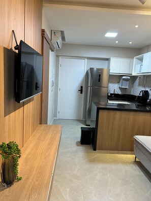Fridge, microwave, stovetop, blender - Beautiful new apartment in Barra (Barra Salvador)