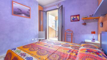 1 camera, ferro/asse da stiro, lenzuola