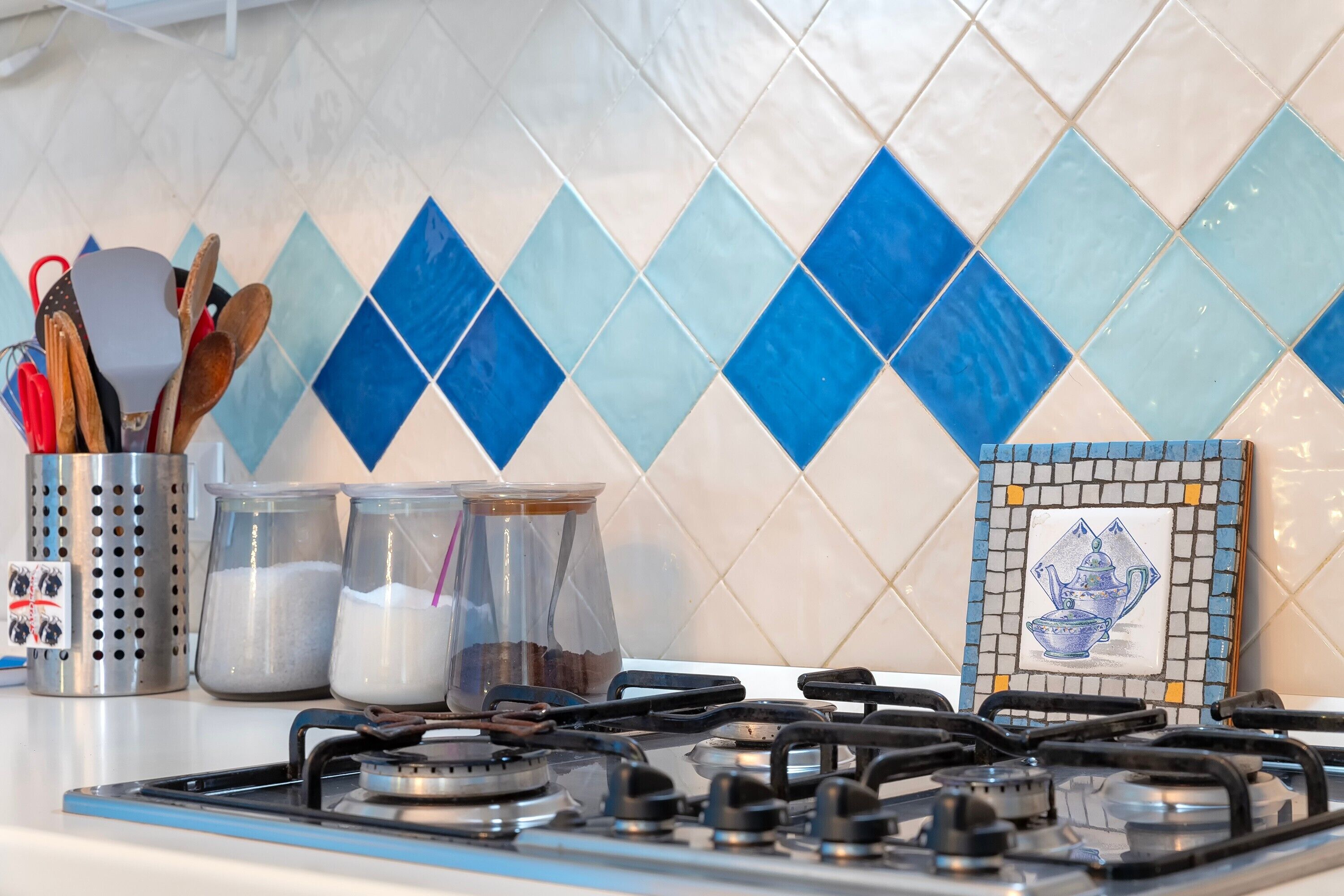 Refrigerador, microondas, placa de cocina, cafetera/tetera