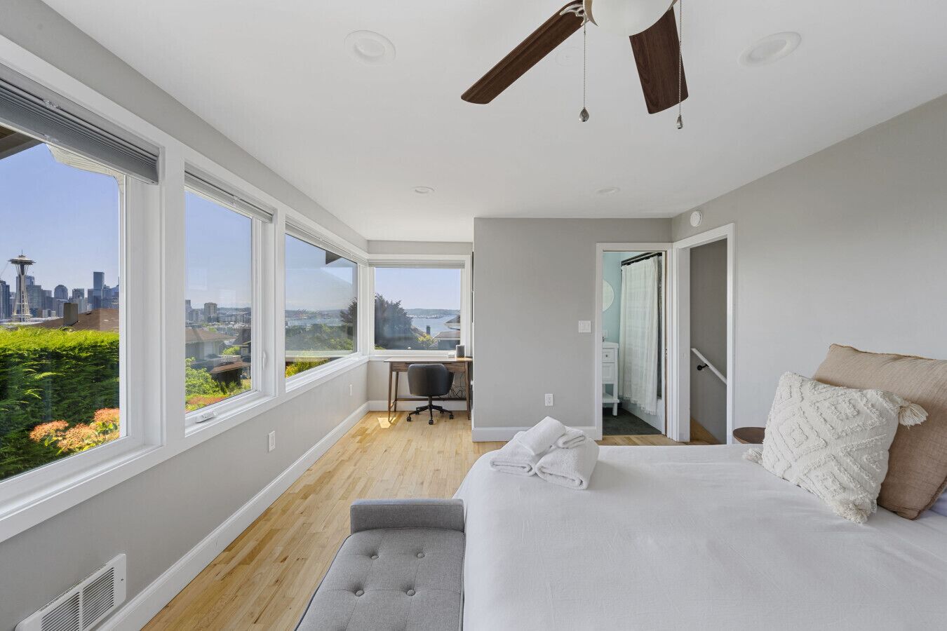 3 bedrooms, desk, iron/ironing board, WiFi