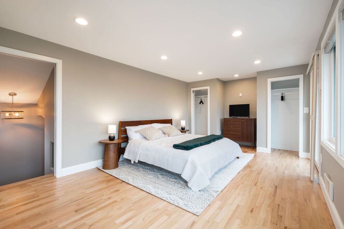 3 bedrooms, desk, iron/ironing board, WiFi