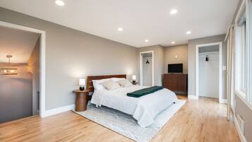 3 bedrooms, desk, iron/ironing board, WiFi