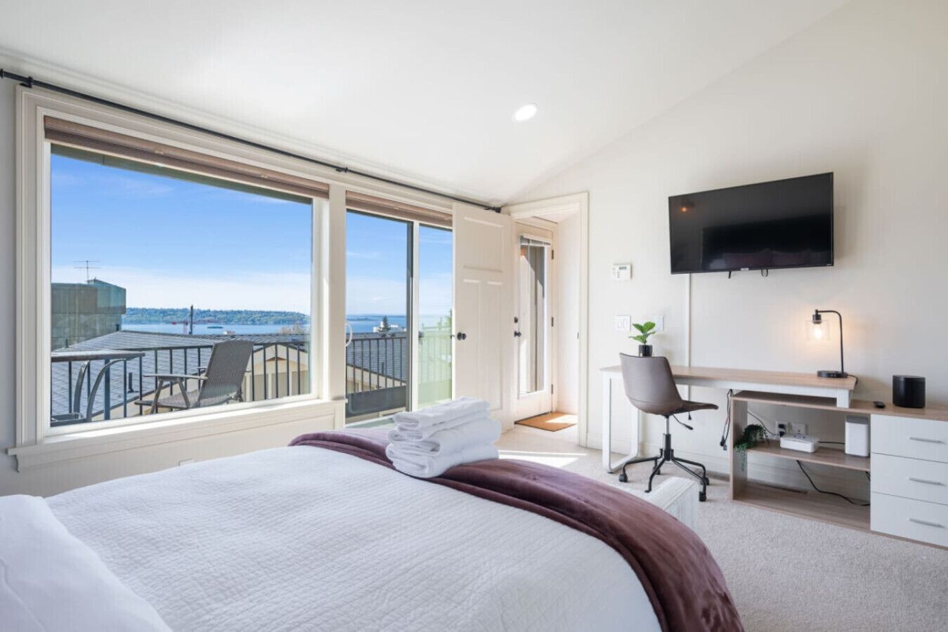 3 bedrooms, desk, iron/ironing board, WiFi