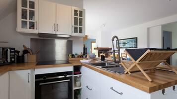 Fridge, microwave, oven, stovetop