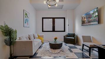 Smart TV, libri, studio