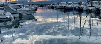 Caravan 'Les Bord Du Lac Leman' with Lake View, Shared Terrace and Private Garden