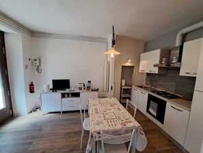 Fridge, coffee/tea maker, cookware/dishes/utensils