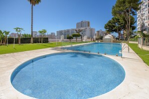 Pool - Apartment 'Spacious  with Sea Views' with Sea View, Wi-Fi and Air Conditioning (Fuengirola)