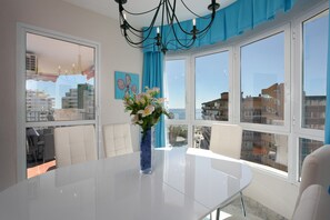 Dining - Apartment 'Spacious  with Sea Views' with Sea View, Wi-Fi and Air Conditioning (Fuengirola)