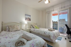 4 bedrooms, iron/ironing board, free WiFi, bed sheets