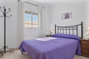 1 chambre, fer et planche à repasser, draps fournis